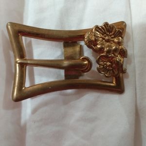 Art deco buckle with and a flower